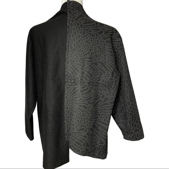 Xiaoyan Lin Asymmetrical Button Down Size M - Picture 2 of 4